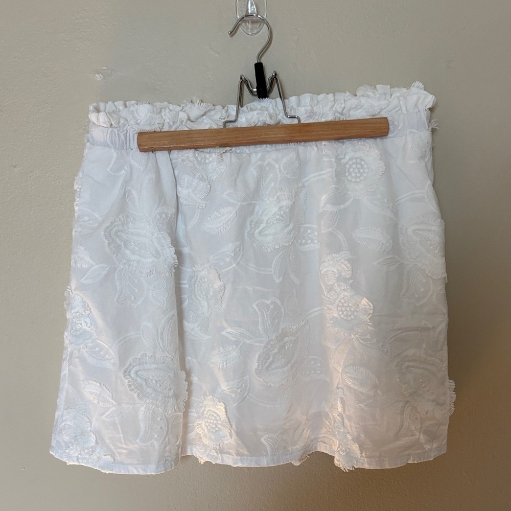 Versona White Lace Mini Skirt